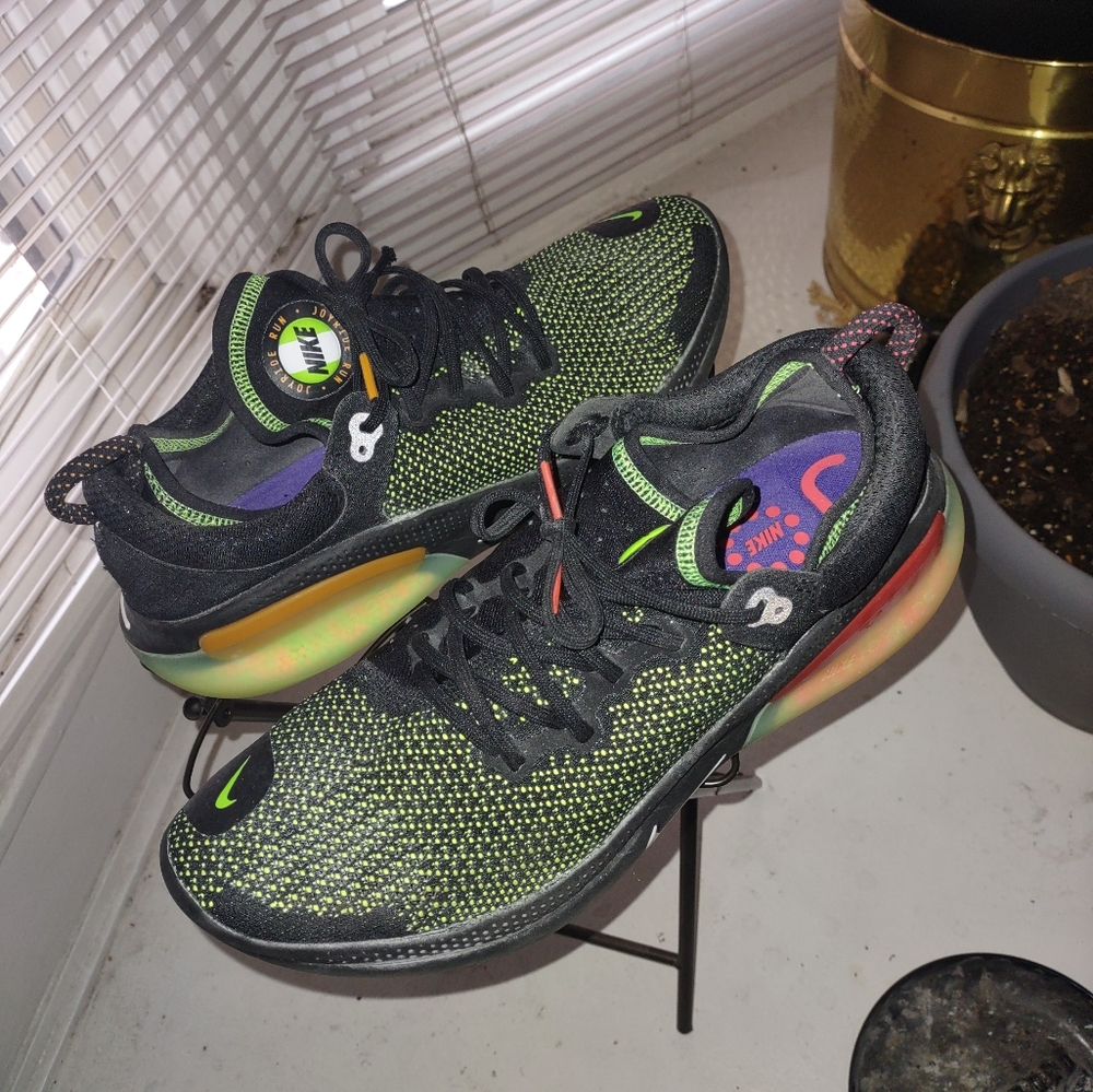 NIKE SNEAKERS